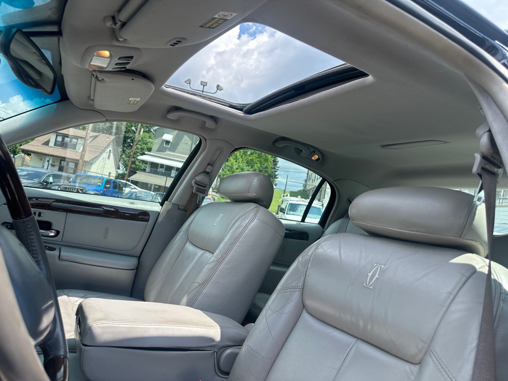 2002 Lincoln Town Car Image 117