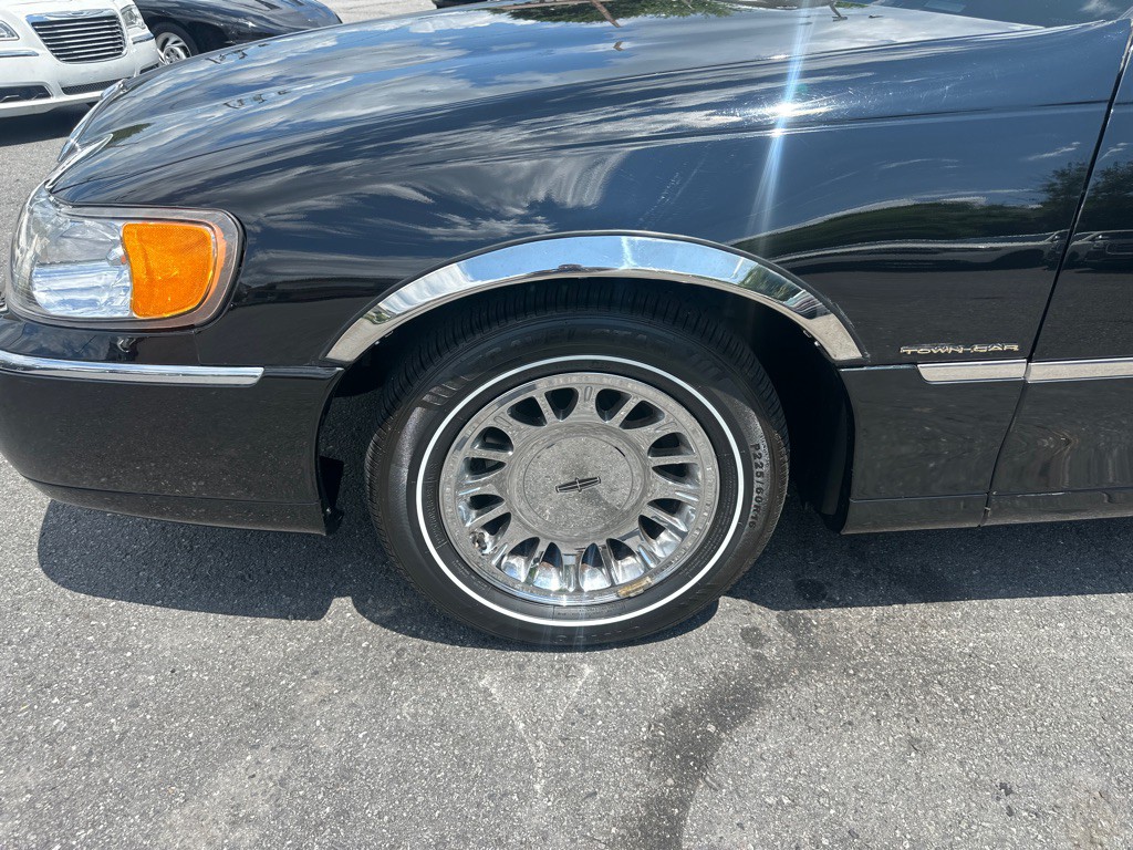 2002 Lincoln Town Car Image 119