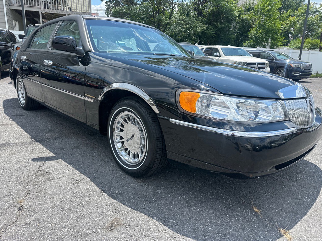 2002 Lincoln Town Car Image 6