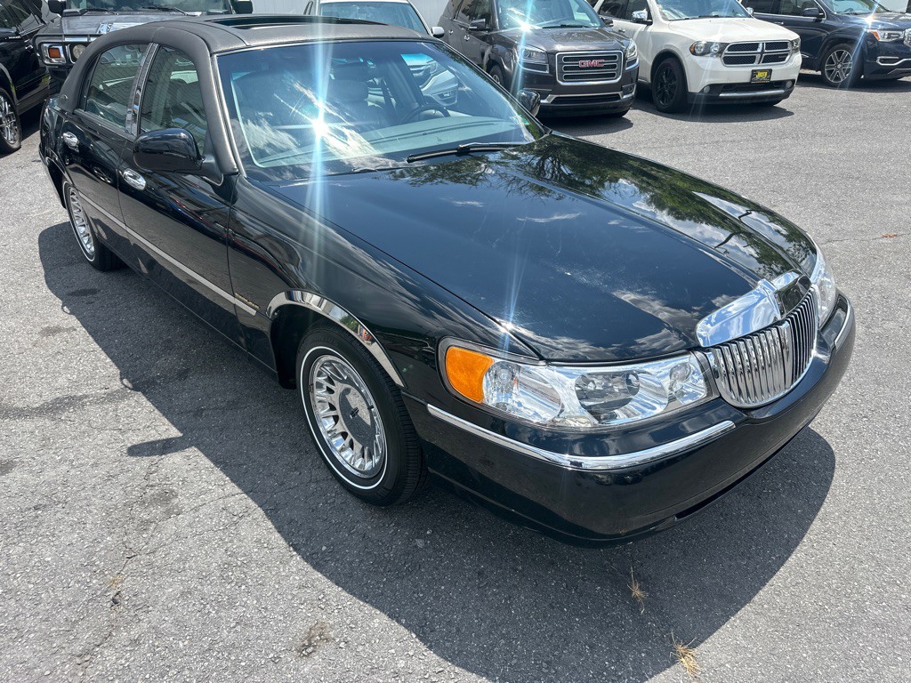 2002 Lincoln Town Car Image 16
