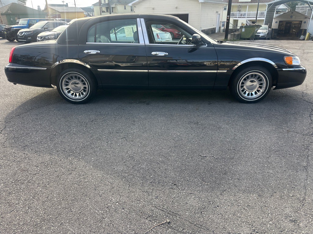 2002 Lincoln Town Car Image 21