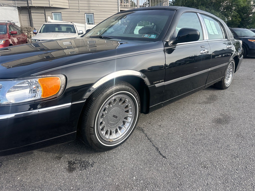 2002 Lincoln Town Car Image 24