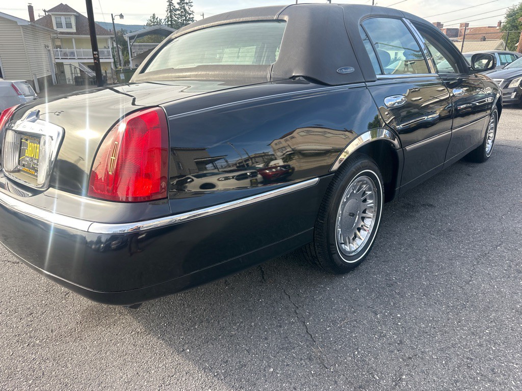 2002 Lincoln Town Car Image 26
