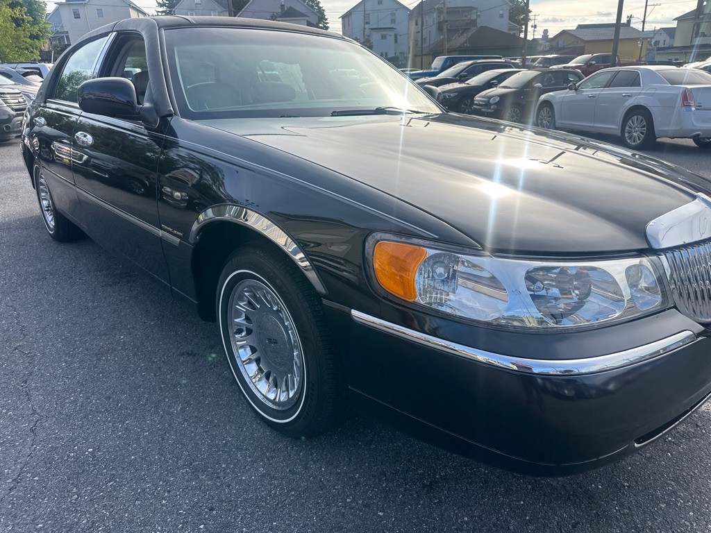 2002 Lincoln Town Car Image 27