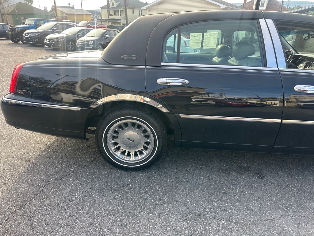 2002 Lincoln Town Car Image 29