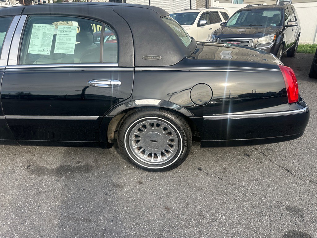 2002 Lincoln Town Car Image 30