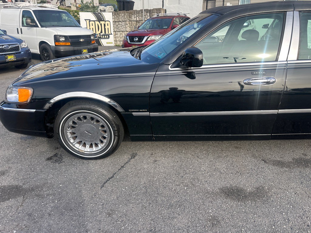 2002 Lincoln Town Car Image 31