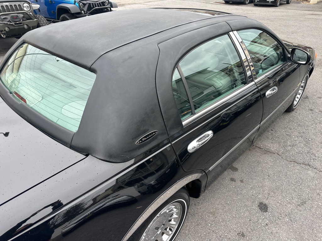 2002 Lincoln Town Car Image 40