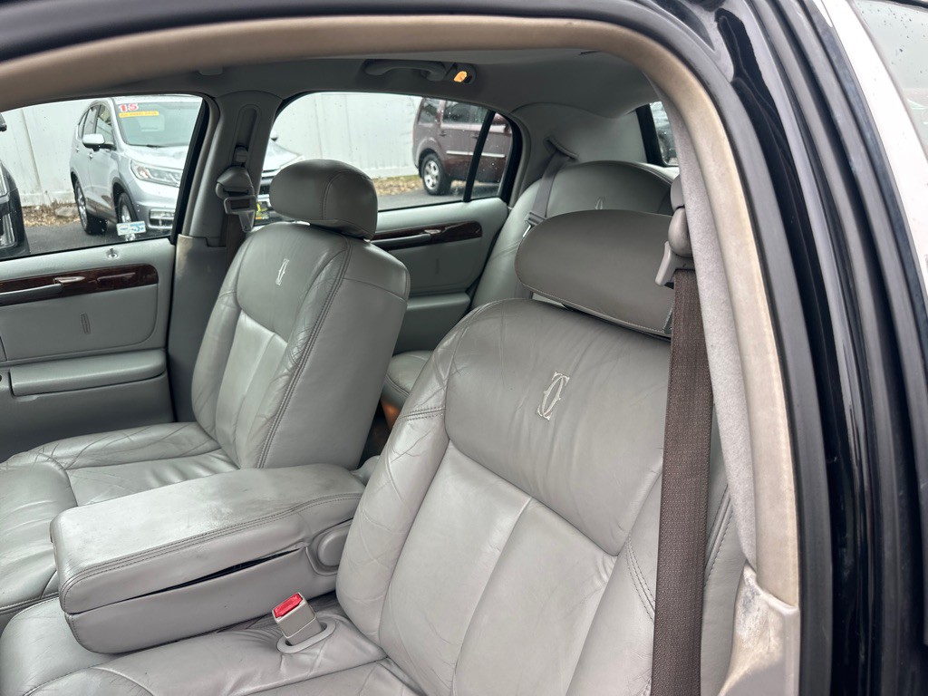 2002 Lincoln Town Car Image 50