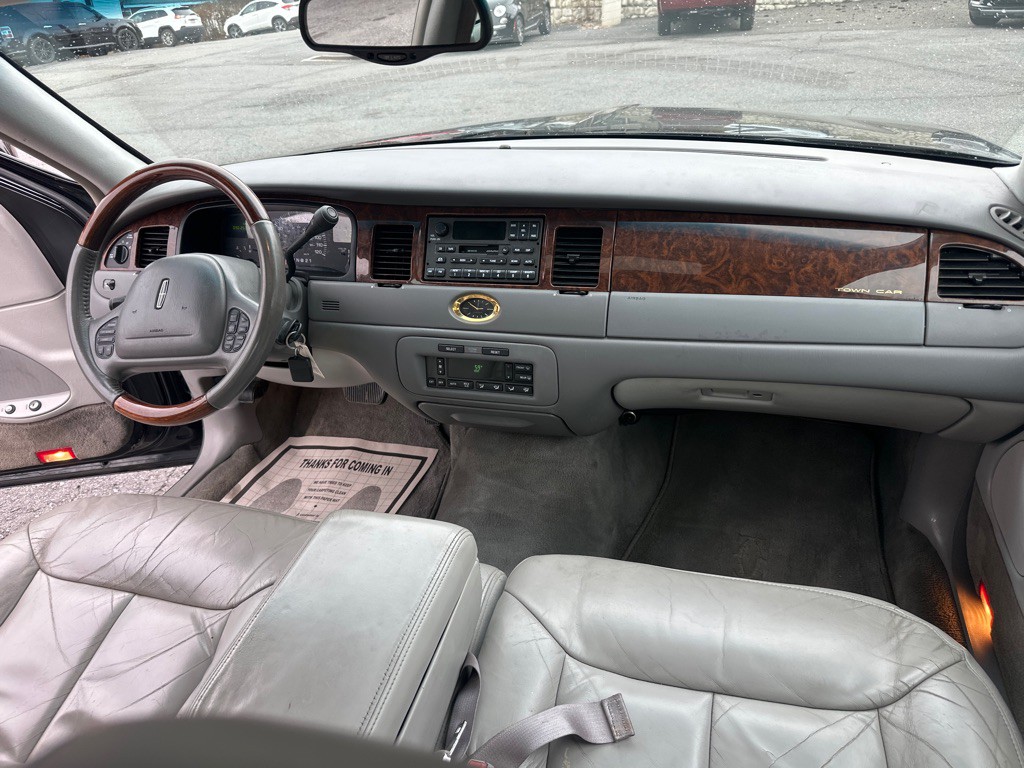 2002 Lincoln Town Car Image 63