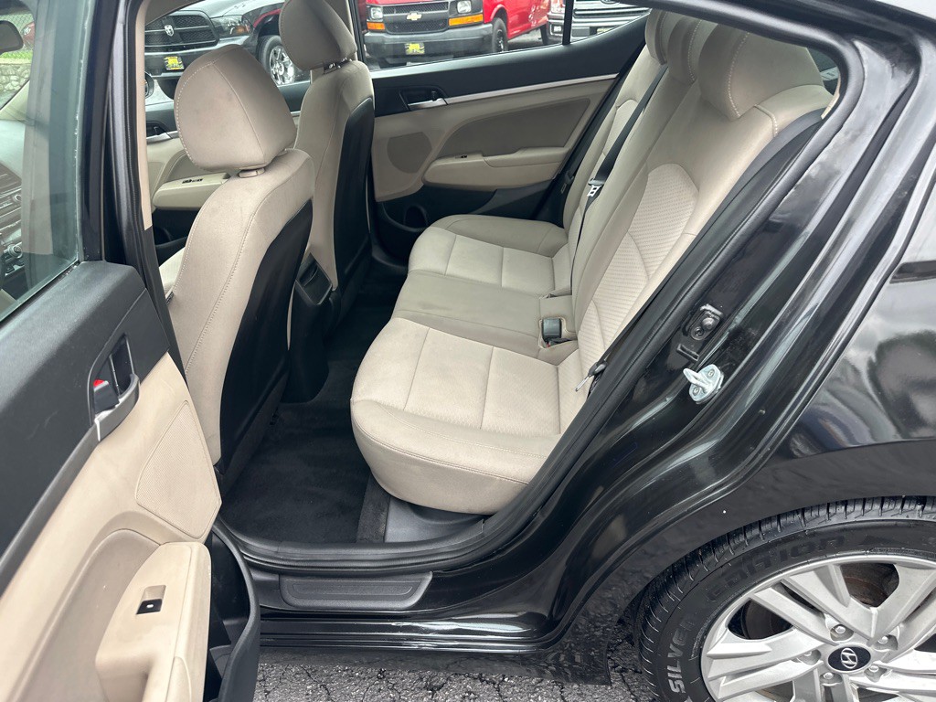 2020 Hyundai Elantra Image 15
