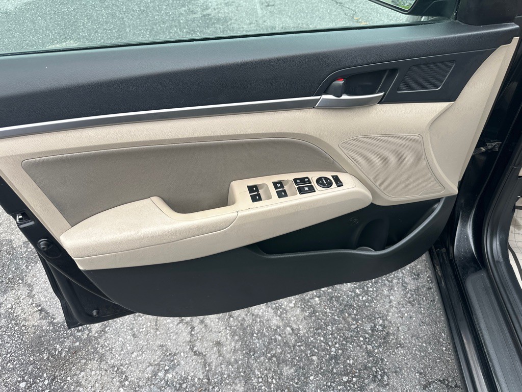 2020 Hyundai Elantra Image 20