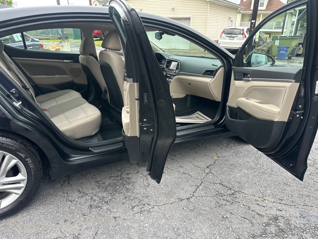 2020 Hyundai Elantra Image 23