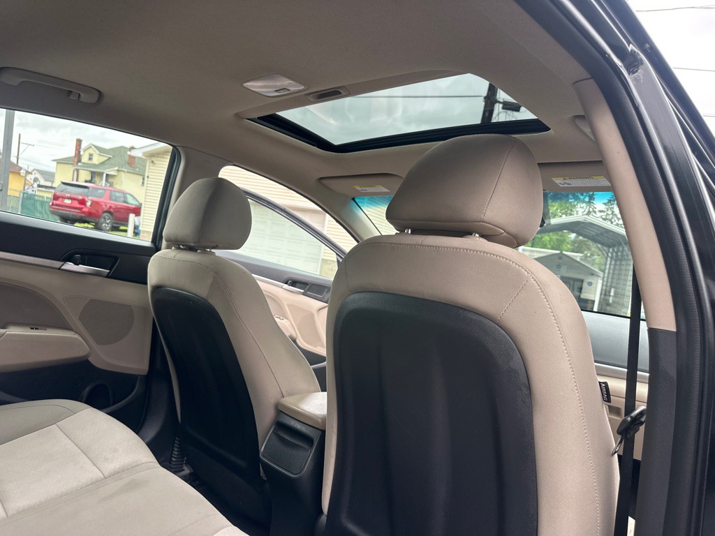 2020 Hyundai Elantra Image 26