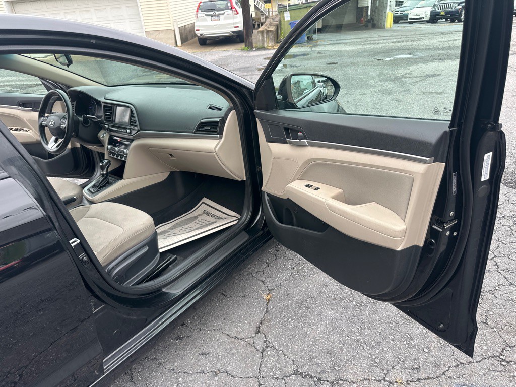 2020 Hyundai Elantra Image 28