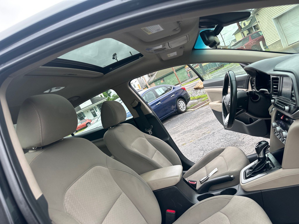 2020 Hyundai Elantra Image 31