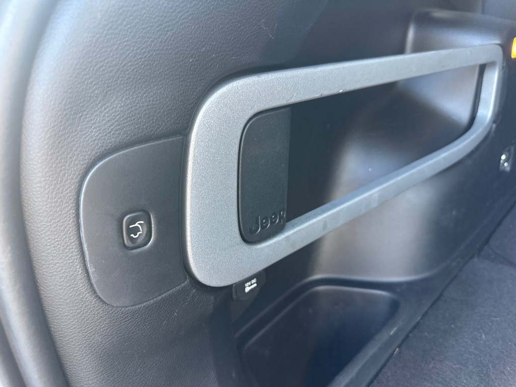 2016 Jeep Cherokee Image 27