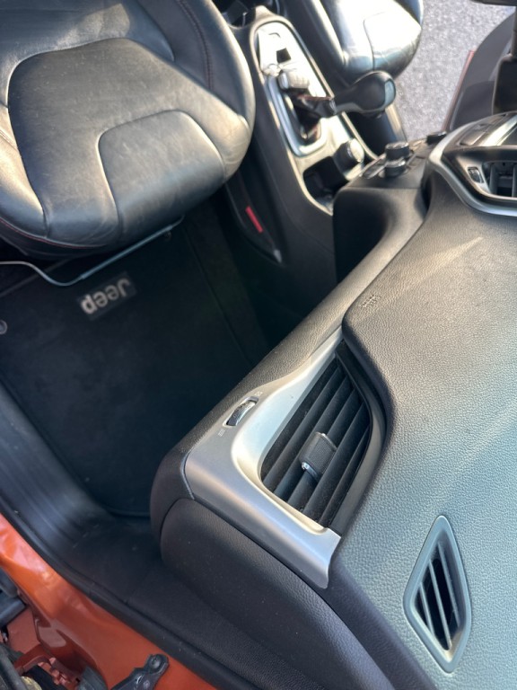 2016 Jeep Cherokee Image 38