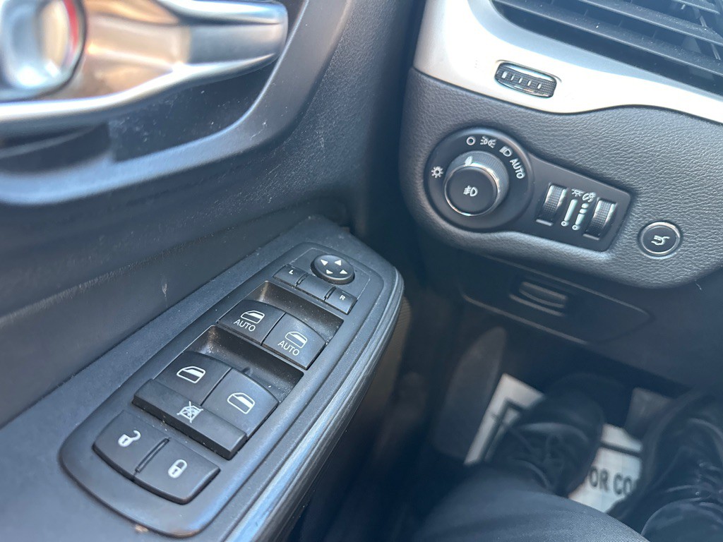2016 Jeep Cherokee Image 59