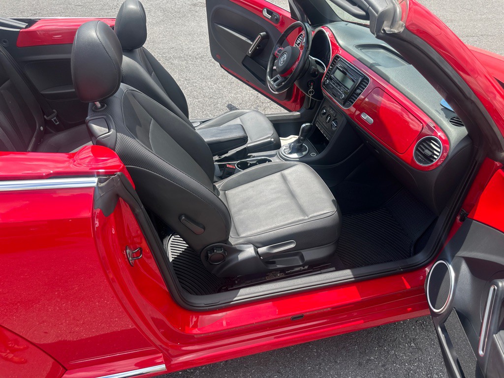 2014 Volkswagen Beetle Image 24