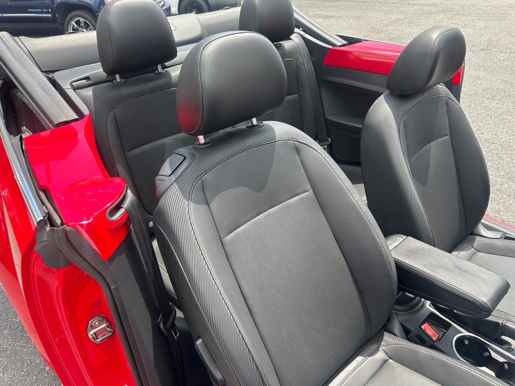 2014 Volkswagen Beetle Image 28