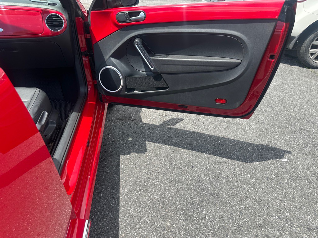 2014 Volkswagen Beetle Image 29