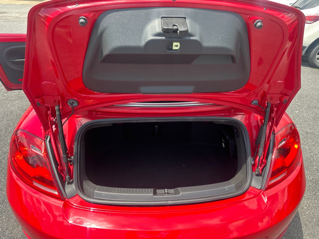 2014 Volkswagen Beetle Image 31