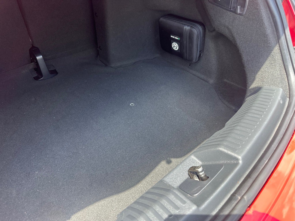 2014 Volkswagen Beetle Image 32
