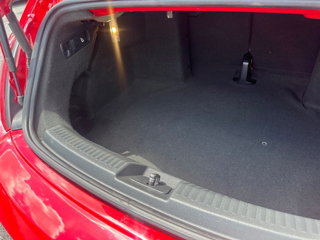 2014 Volkswagen Beetle Image 33