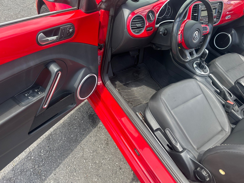2014 Volkswagen Beetle Image 35