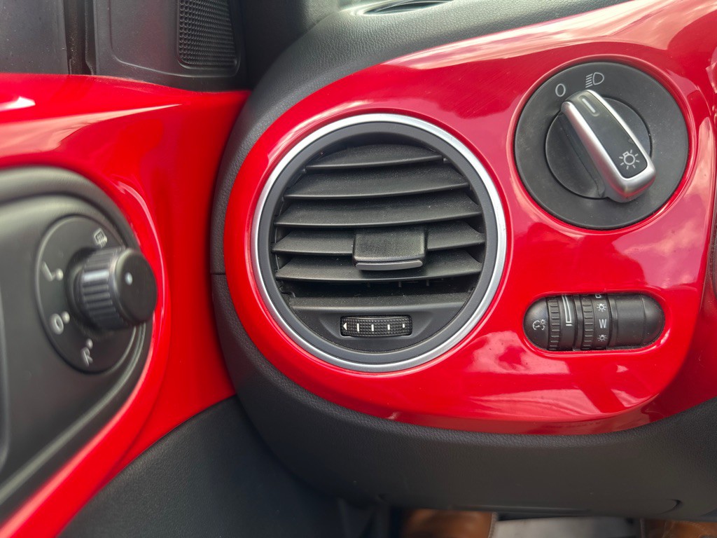 2014 Volkswagen Beetle Image 45