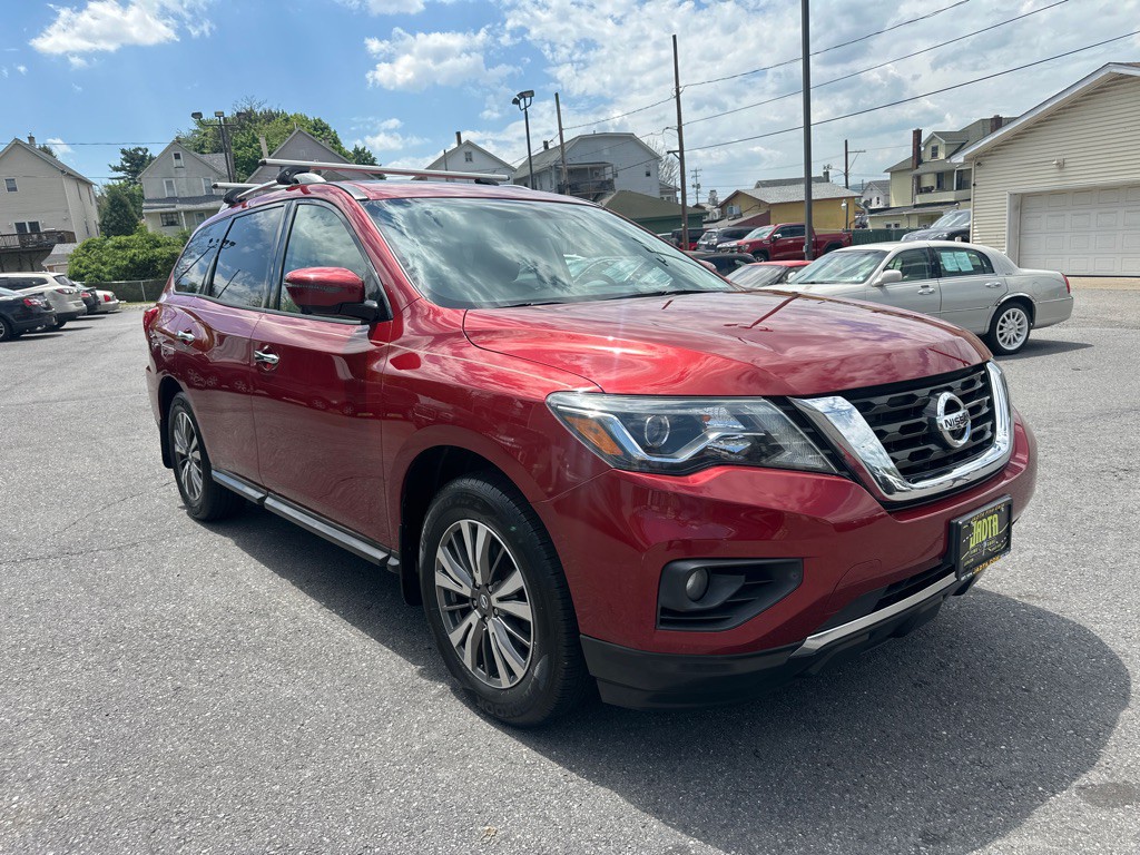 2017 Nissan Pathfinder Image 1
