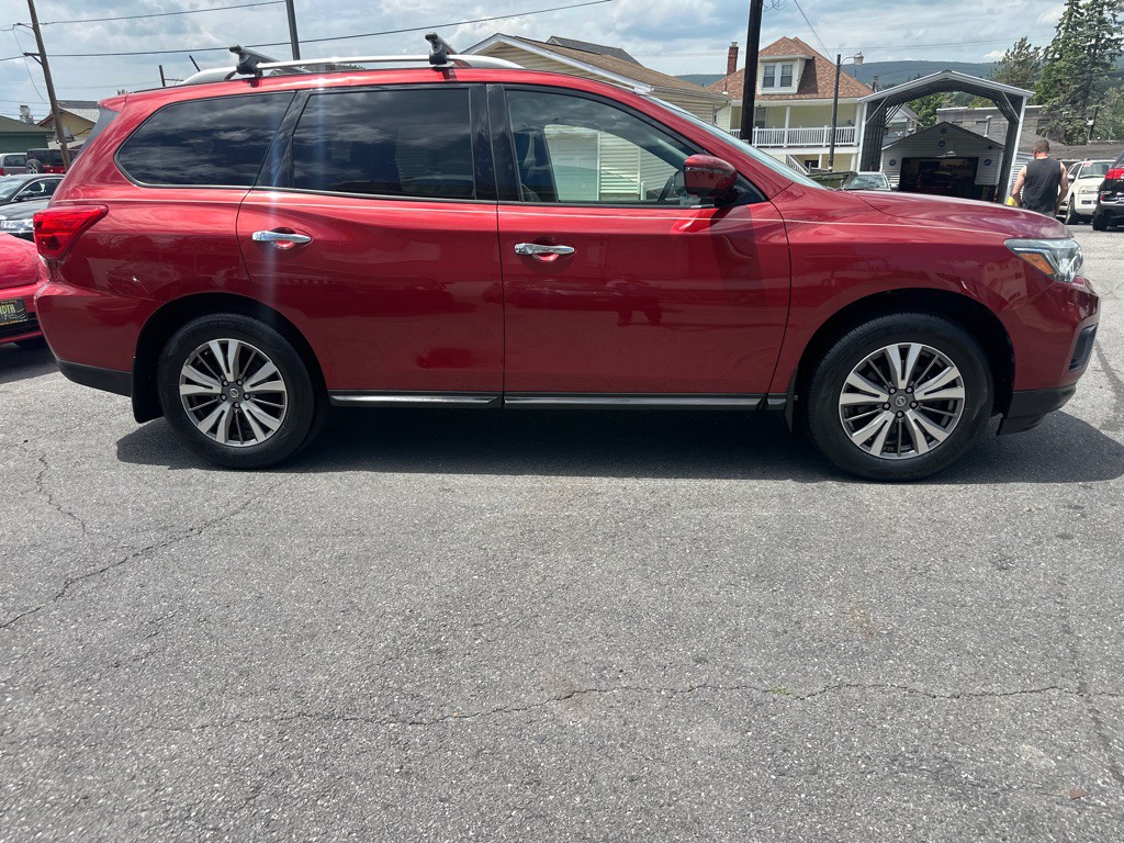 2017 Nissan Pathfinder Image 2