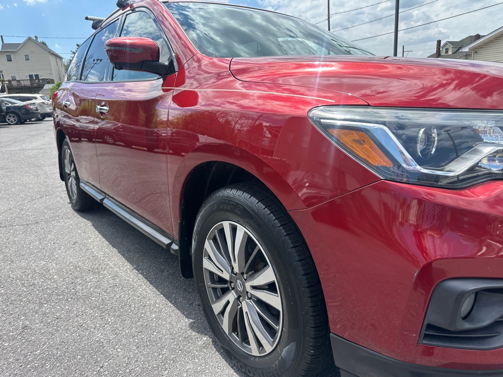2017 Nissan Pathfinder Image 9