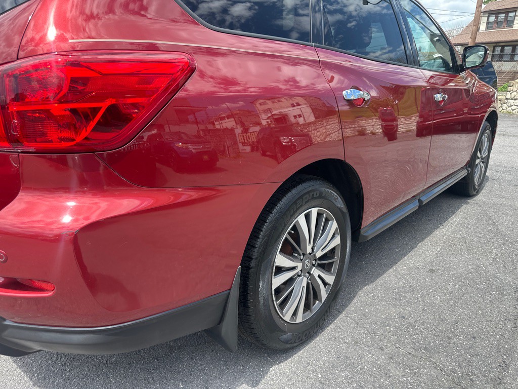2017 Nissan Pathfinder Image 10