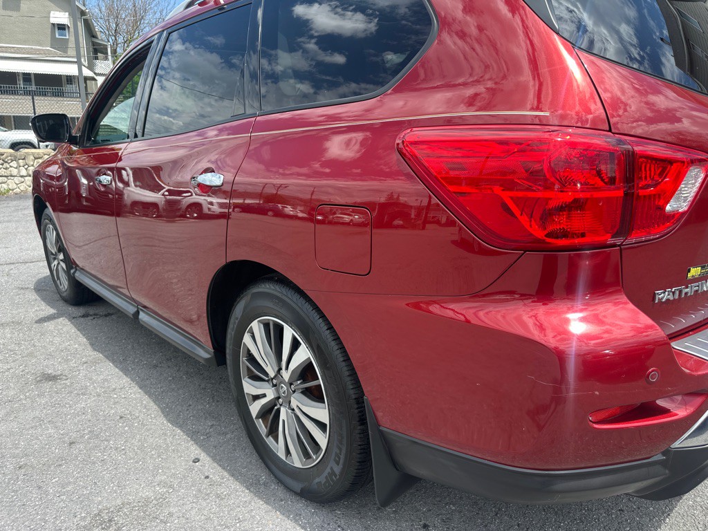 2017 Nissan Pathfinder Image 11