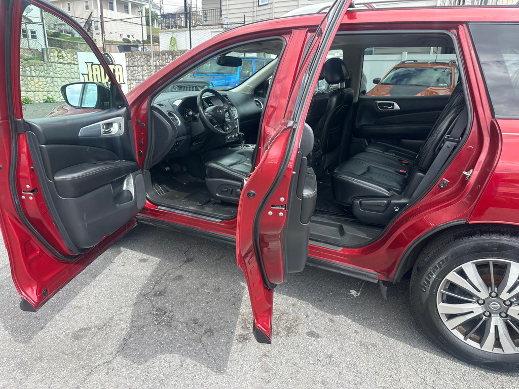 2017 Nissan Pathfinder Image 16