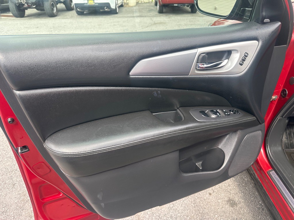 2017 Nissan Pathfinder Image 21