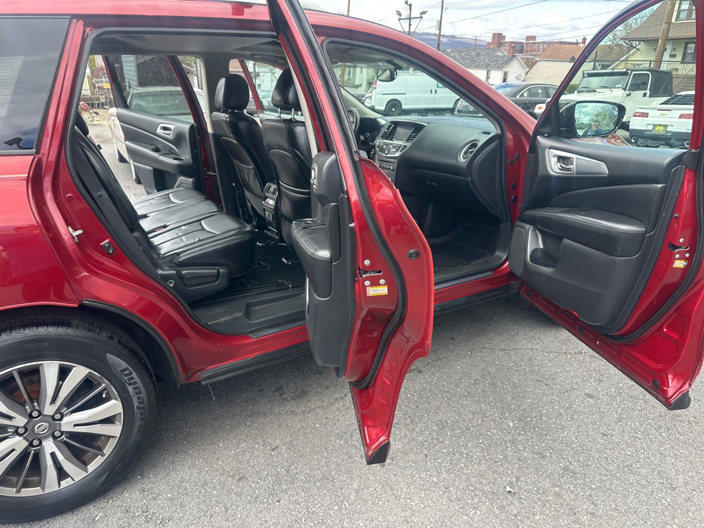 2017 Nissan Pathfinder Image 36