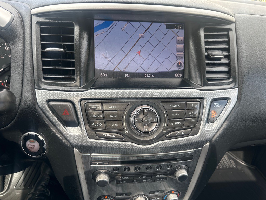 2017 Nissan Pathfinder Image 52