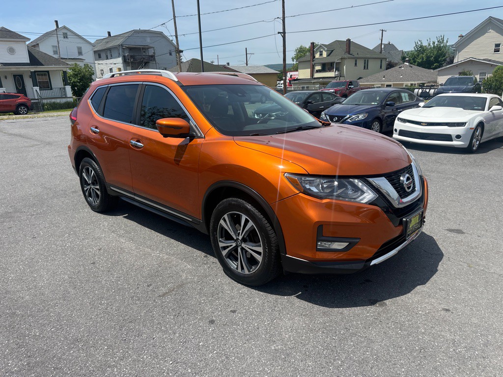 2017 Nissan Rogue Image 1