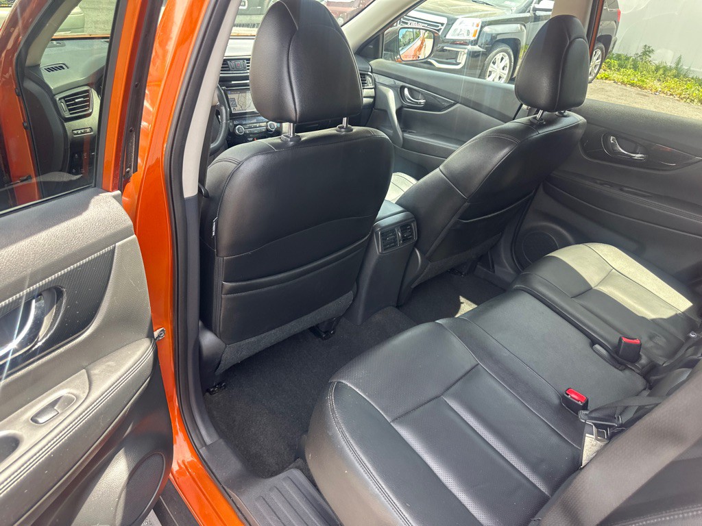 2017 Nissan Rogue Image 18