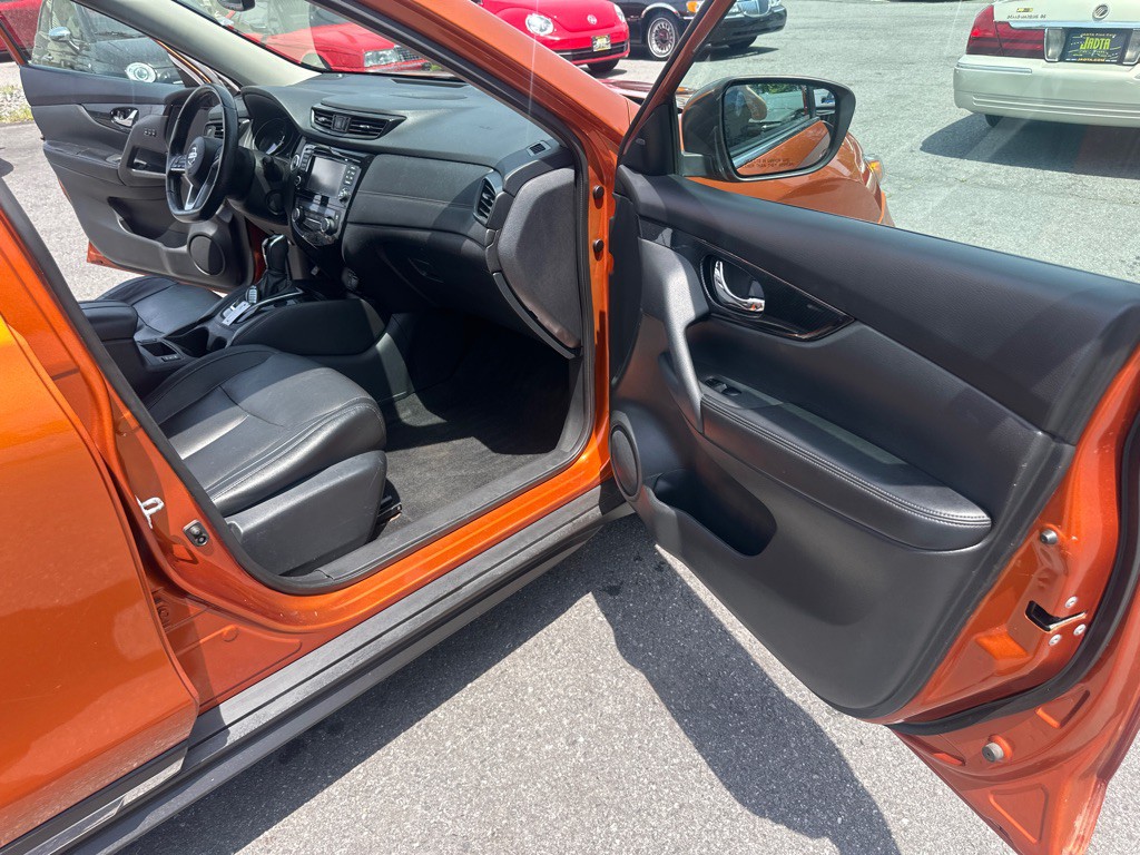 2017 Nissan Rogue Image 25