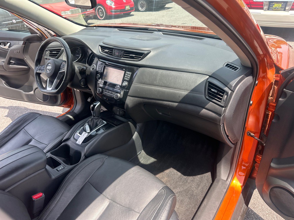 2017 Nissan Rogue Image 28