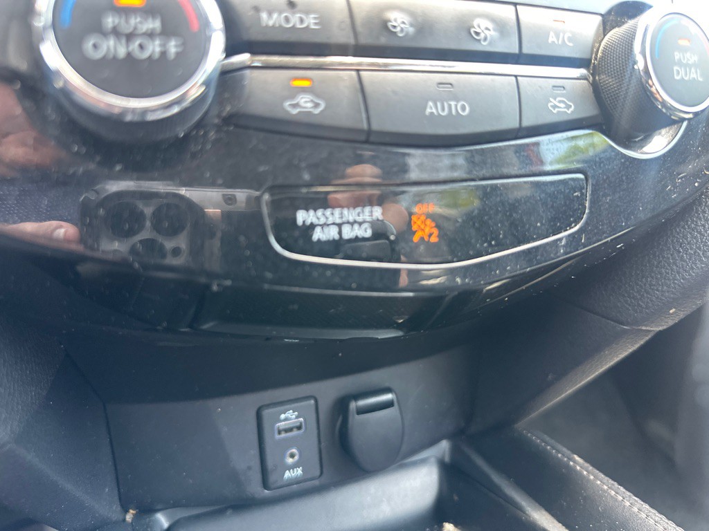 2017 Nissan Rogue Image 40