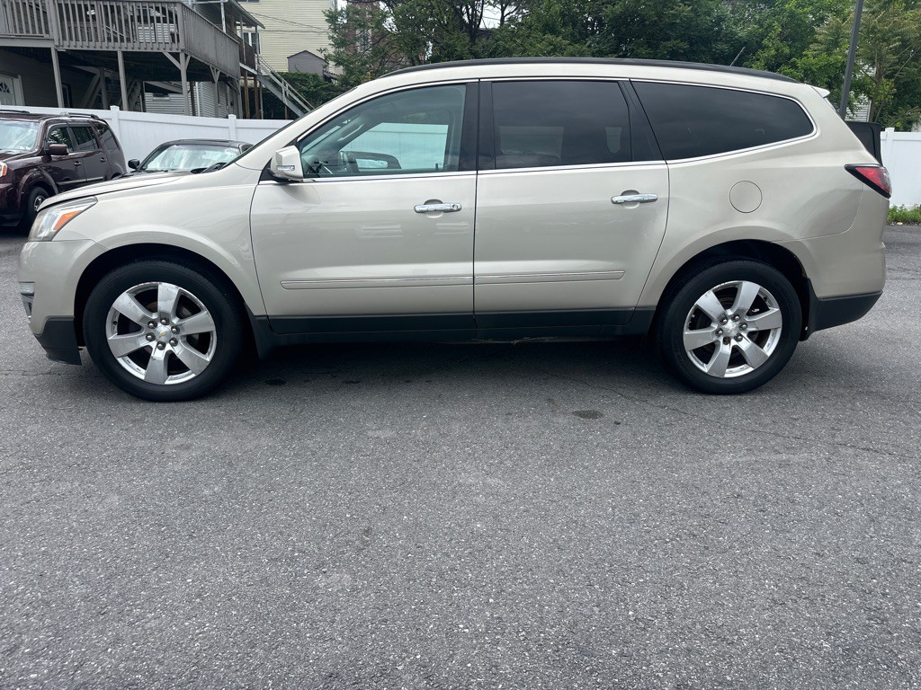 2013 Chevrolet Traverse Image 3
