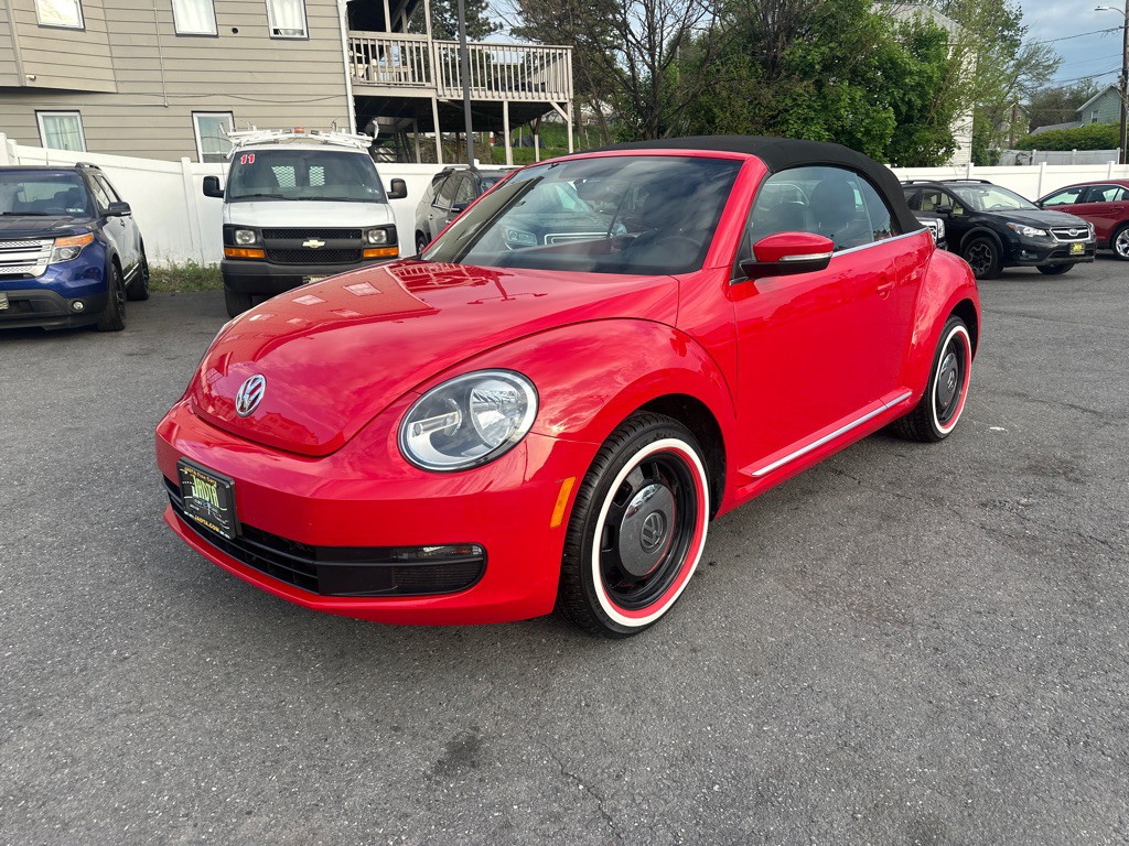 2013 Volkswagen Beetle Image 1