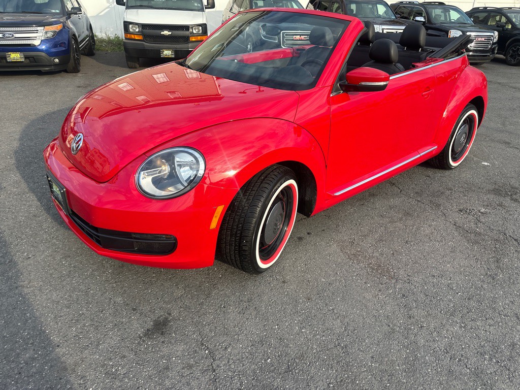 2013 Volkswagen Beetle Image 2