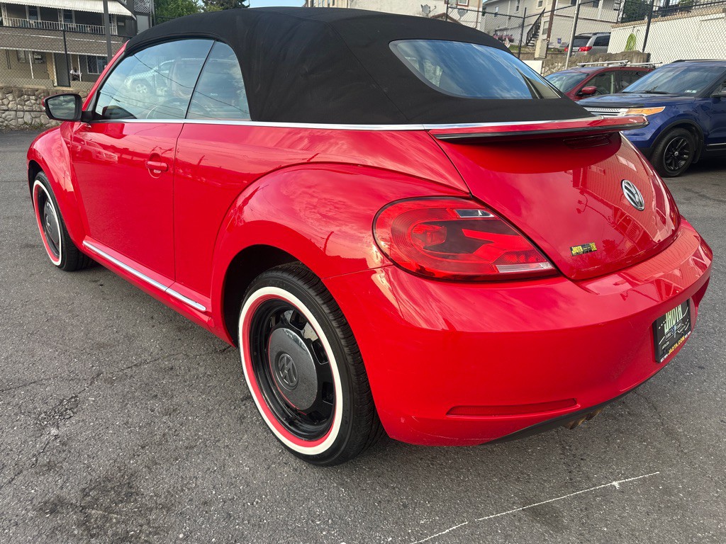 2013 Volkswagen Beetle Image 4