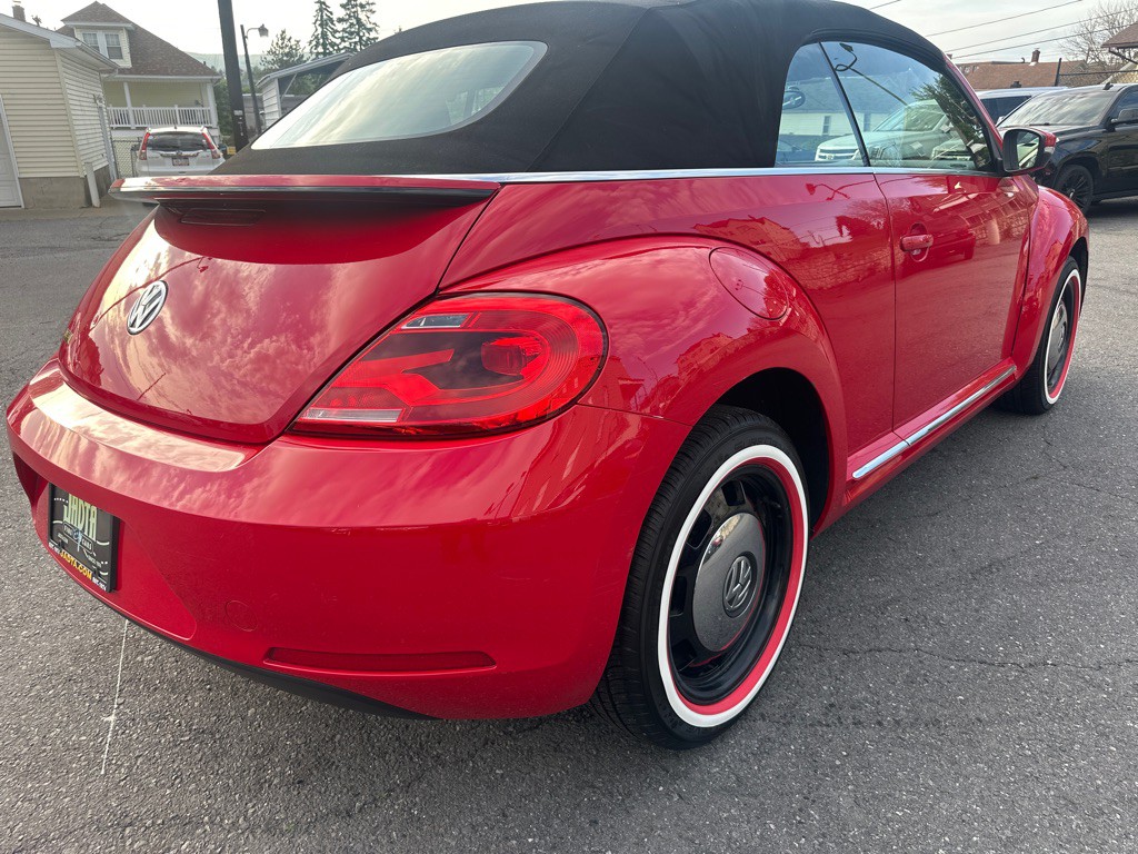 2013 Volkswagen Beetle Image 6